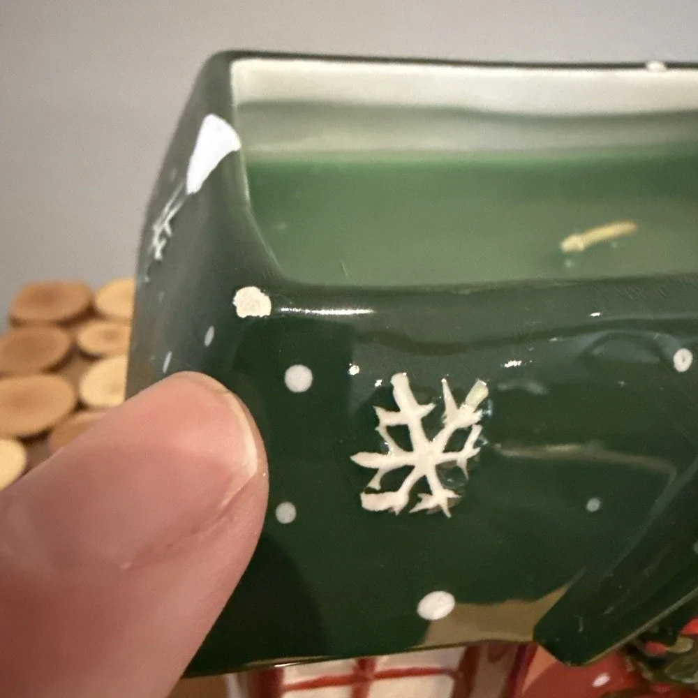 White Barn Candle Co Christmas Candle Birdhouse Cool Spruce 9.5 Oz CHIPPED - Picture 8 of 8
